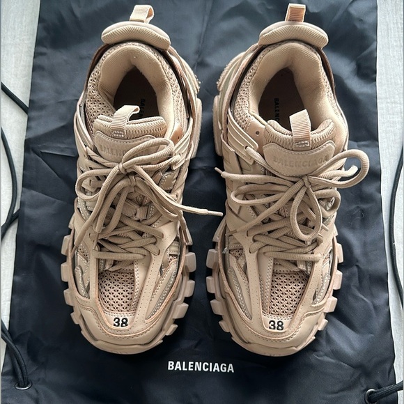 BALENCIAGA WOMEN'S TRACK SNEAKER RECYCLED SOLE IN BEIGE - Picture 4 of 11